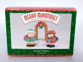 Hallmark Merry Miniatures Christmas Bashful Mistletoe 3 Piece Set 1996 - £11.87 GBP