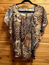 EUC WOMENS SHORT SLEEVE TOP CAPELET NOTATONS Leopard Flowy Layered Pullover - $177.25 MXN
