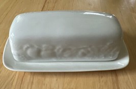 Tabletops Unlimited Fruit de Blanc Covered Butter Dish - £7.90 GBP