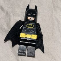 Lego Batman Movie Batman Minifigure sh318 w/ two Facial Expressions - $4.38