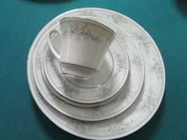 Noritake Dinner Set 5 Pcs Sweet Leilaini - Venetian Rose - Luceford - Silk Ribb - £100.69 GBP