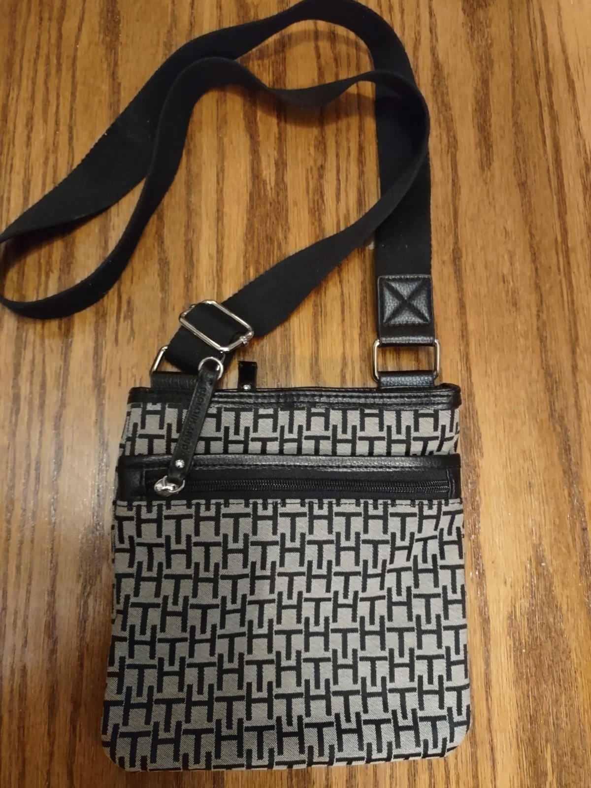NWOT Tommy Hilfiger Crossbody Bag - $278.66 MXN