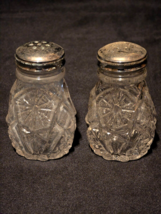 Vintage Imperial Glass Mogul Pattern Salt &amp; Pepper Shaker Set With Metal... - $7.68