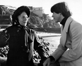 Harold and Maude Ruth Gordon Bud Cort talking at seacoast 24X36 Poster - €24,92 EUR