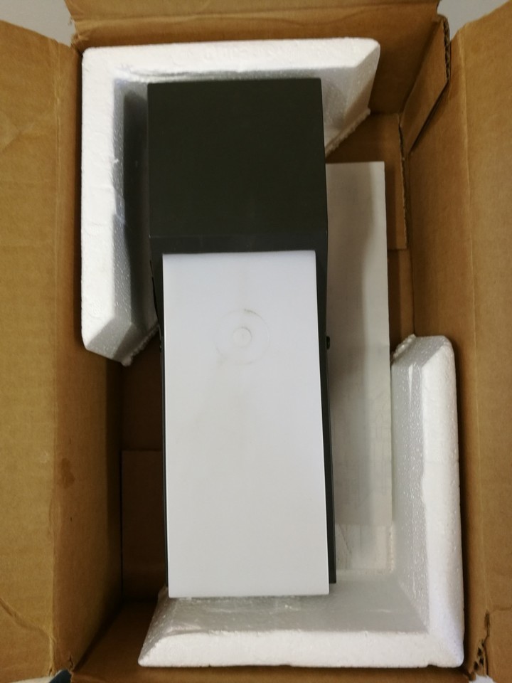 (1 LOT OF 6) Thomas Day-Brite 120 Volt Fluorescent Wall Mounts - $36.00