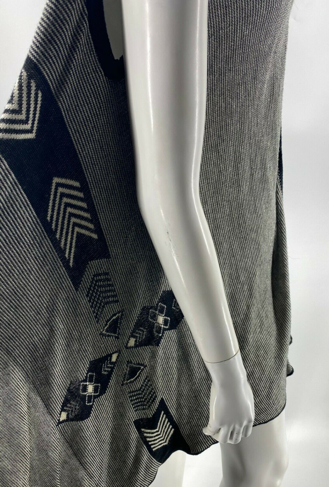 Maurices Sleeveless Cardigan Sweater XL Black White Geometric Drape Open Front Item image 4