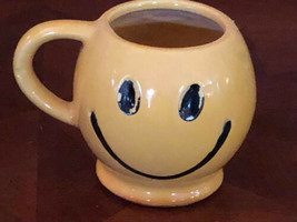 McCoy Vintage Smiley Face Yellow Mug Free Shipping 3-3/4&quot; - $20.24
