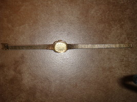 Gruen 17-jewel Swiss ladies&#39; vintage windup wristwatch - £40.05 GBP