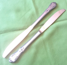 2 Dinner Knives Oneida Northland Evening Star Burnished Solid Handle 9.25&quot; - $8.90