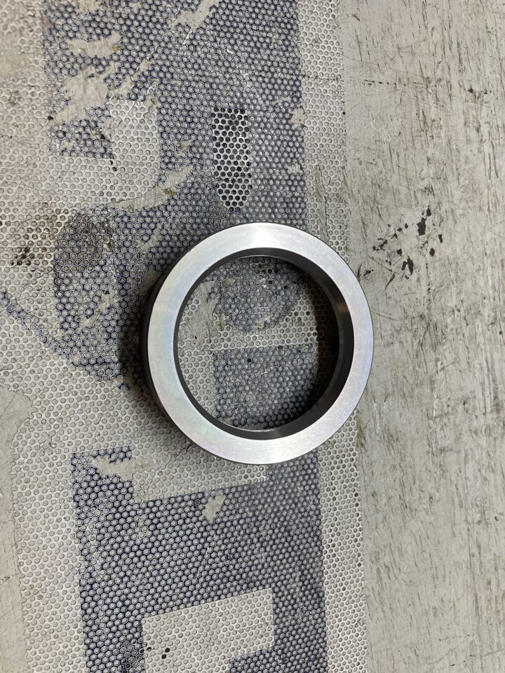 LS  TRACTOR  SEAL HOUSING ASSEMBLY  FOR FRONT ALXE CASE 40010333 - $29.31