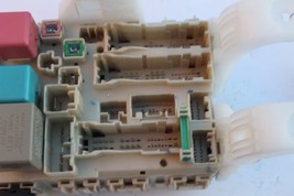 2006-2009 TOYOTA PRIUS INTERIOR UNDER DASH FUSE RELAY BOX M1045 image 4