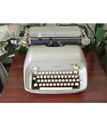 Vintage royal manual typewriter - £54.63 GBP