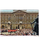 Postcard Guards Leaving Buckingham Palace London England UK - £2.32 GBP