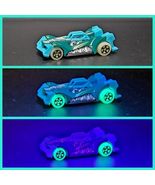Hot Wheels 2015 Glow Wheels Voltage Spike Teal Aqua Blue - $269.47 MXN