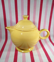 Charming 1980&#39;s Homer Laughlin Fiestaware Pale Yellow Retired Teapot + Lid - £37.74 GBP