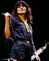 Linda Ronstadt in blue outfit on stage circa 1980 16x20 Poster - £15.97 GBP