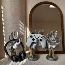 1x Cybernetic Robot Hand Statue Decor Video Game Controller Stand - Silv... - $41.81 CAD