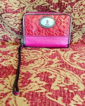 A Very Nice Two Tone Fossil Vintage Style Zip Around Wallet - $13.86