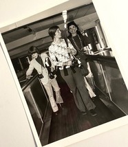 Vintage Press Photo, &quot;Jackie Onassis Sees Kids Off at Heathrow Airport&quot;, 1972 - £26.64 GBP