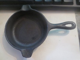 Vintage Wagner Cast Iron Skillet Fry Pan Ashtray Spoon Holder 1050C USA Made - £9.55 GBP