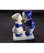 Vintage DELFT HOLLAND KISSING KIDS Hand Painted Blue Aruba Kissing Children - $129.43 MXN