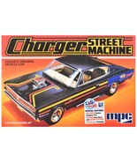 Model Kit 1967 Dodge Charger Street Machine 1/25 Scale Model by MPC - $1,078.64 MXN