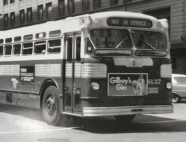 Chicago Transit Authority CTA Bus #8137 Photo WBBN News Radio &amp; Gilbey&#39;s Gin - £7.46 GBP