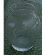 Nice 6&quot; Glass Vase, VERY GOOD CONDITION, GENTLY USED NICE SHAPE - $14.84