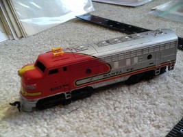 Vintage HO Scale Tyco Mantua Santa Fe Red 4015 Diesel Locomotive 7&quot; Long - £22.75 GBP