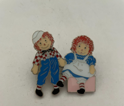 Raggedy Ann And Raggedy Andy Dolls Pin - £27.52 GBP