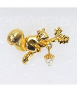 Avon Squirrel Brooch Pin Branch Dangling Faux Pearl Acorn Gold Tone 1960 - €6,76 EUR