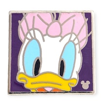 Daisy Duck Disney Pin: Close-Up  - £15.63 GBP