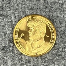 ELVIS PRESLEY Gold 1.5” Coin Grand Casino ‘98 Anniversary Comeback Serie... - £12.80 GBP