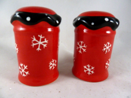 Christmas Red with White Snowflakes Salt And pepper Shakers 4&quot; X 2&quot; Unused - £6.95 GBP