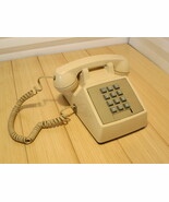 Vintage Western Electric 2500MMG Beige Push Button Telephone - $37.55 CAD