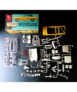 Vintage AMT 1964 Ford Mustang 289 V-8 1:25 Scale Plastic Model Car Kit   - €64,37 EUR