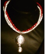 Three strand Coral and Mother of Pearl Pendant Necklace - €60,80 EUR