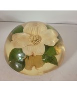 VTG Glass Paperweight with Flower Inside - $434.61 MXN