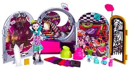 Netflix Ever After High Way Too Wonderland High &amp; Raven Queen Doll Playset NEW - £53.78 GBP