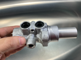 2018-2022 bmw m5 x3 x4 540i m550i m760li master brake cylinder 6881616 - $59.87