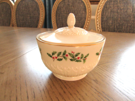 Lenox Bone China Covered Bowl Holiday Pattern USA 4&quot;H Holly &amp; Berry - £19.68 GBP