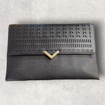 Stella &amp; Dot Purse City Slim Clutch Black Laser Cut Built In Wallet EUC - $352.79 MXN
