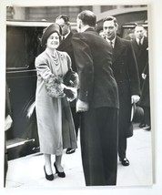 Queen Mother Elizabeth Meeting Mr. Ogilvie Head of British Broadcasting 1939 - £19.77 GBP