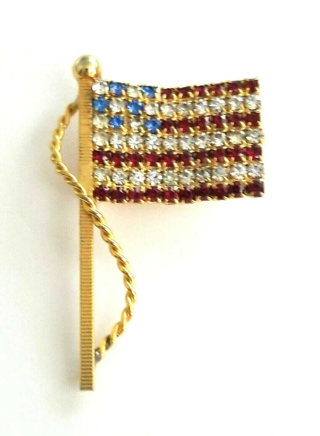 Primary image for VTG Rhinestone US American Flag Brooch Pin Gold Tone Patriotic Pin Blue Red...