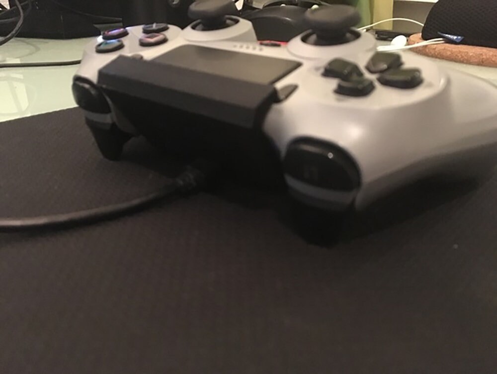Light Stop Blocker Attachment for Sony PlayStation 4 PS4 DualShock 4 Controller