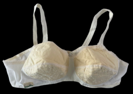 Vintage Bra 36A 1960s Molded Cup NEW Deadstock Celebrity Lace Embroidered - £66.16 GBP