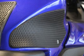 TechSpec 2019+ Yamaha R3 Snake Skin Tank Grips - $1,508.90 MXN