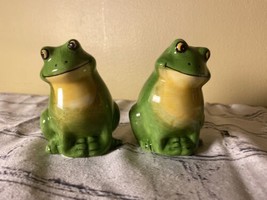little green frogs salt and pepper shakers - £11.68 GBP