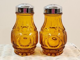 Vintage Wheaton Amber Bullseye Glass Salt &amp; Pepper Shaker Set 1970&#39;s MCM Decor - £18.59 GBP