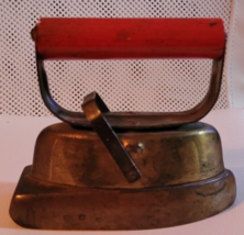 Antique Asbestos Sad Flat Iron Red Wood Handle Patented March 22, 1900 - $931.62 MXN